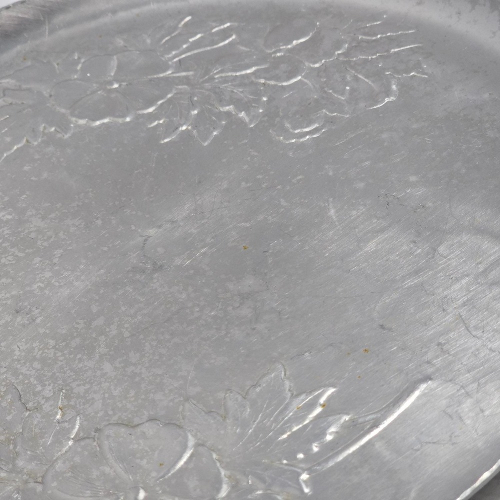 Vintage 1940s 1950s Aluminum Round Serving Tray 11 in Embossed Floral - Picture 4 of 8